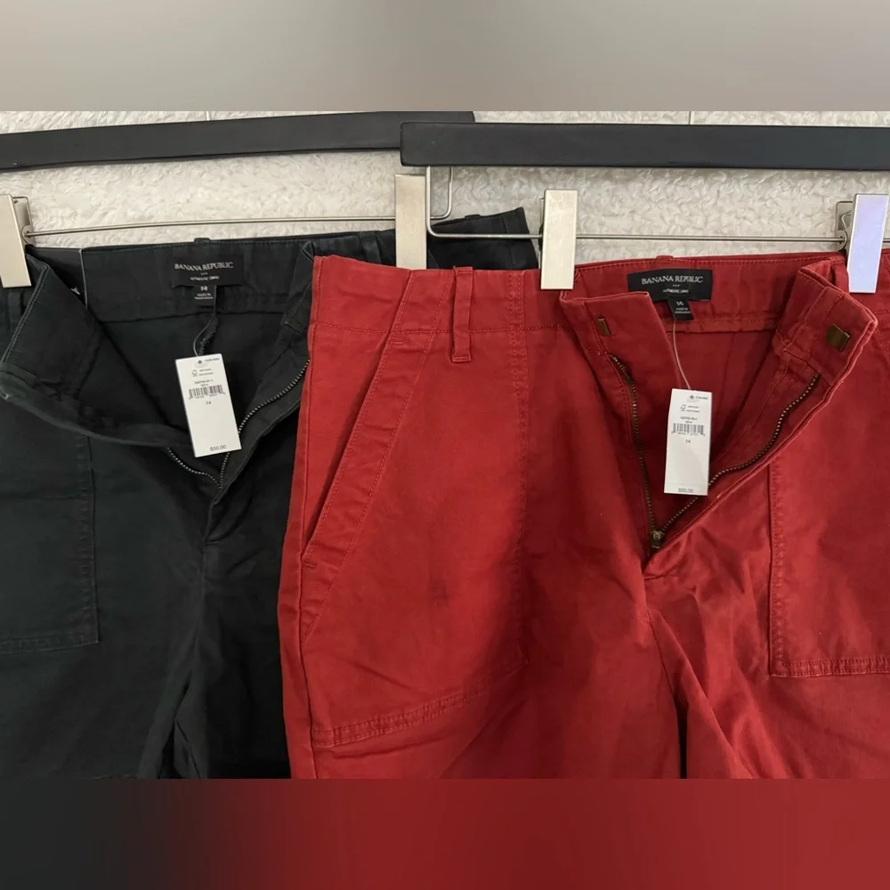 NWT Two Banana Republic Black and Red Cargo Shorts - Picture 5 of 6